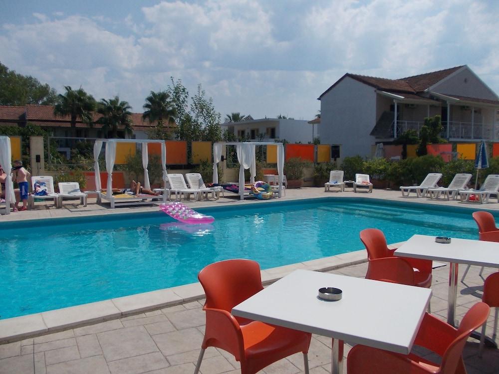 Kavos Central Gardens Luaran gambar