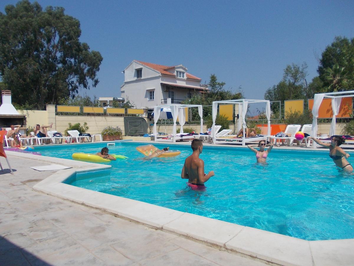 Kavos Central Gardens Luaran gambar