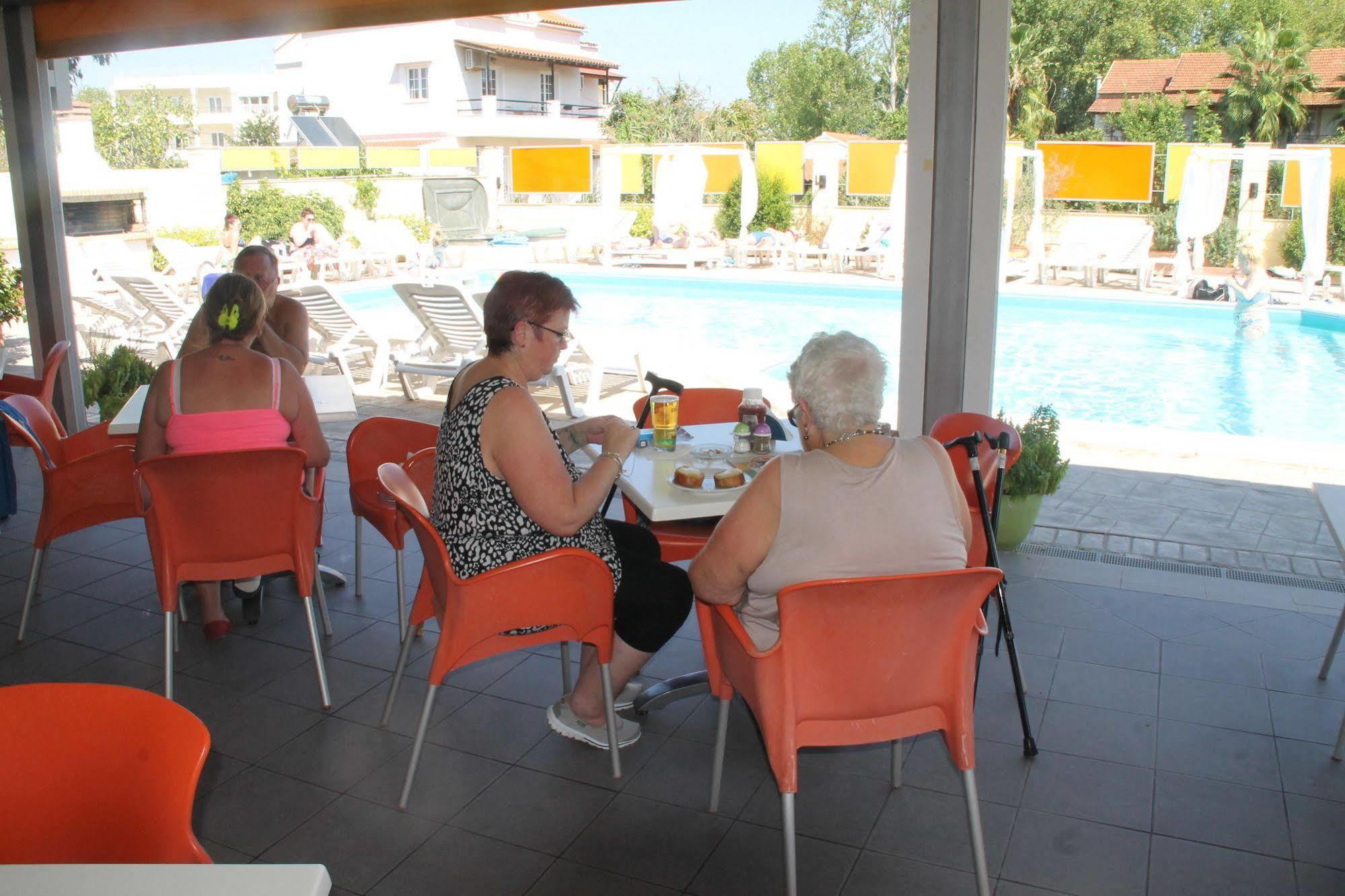 Kavos Central Gardens Luaran gambar
